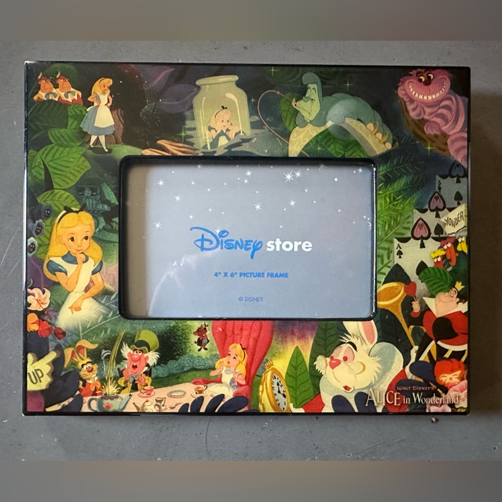 Vintage 90’s Alice In Wonderland picture photo frame